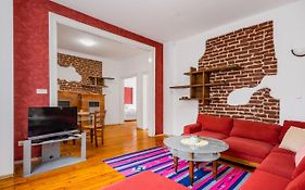 Sofia'S Vintage Gem: Spacious 2Bd Flat On Solunska