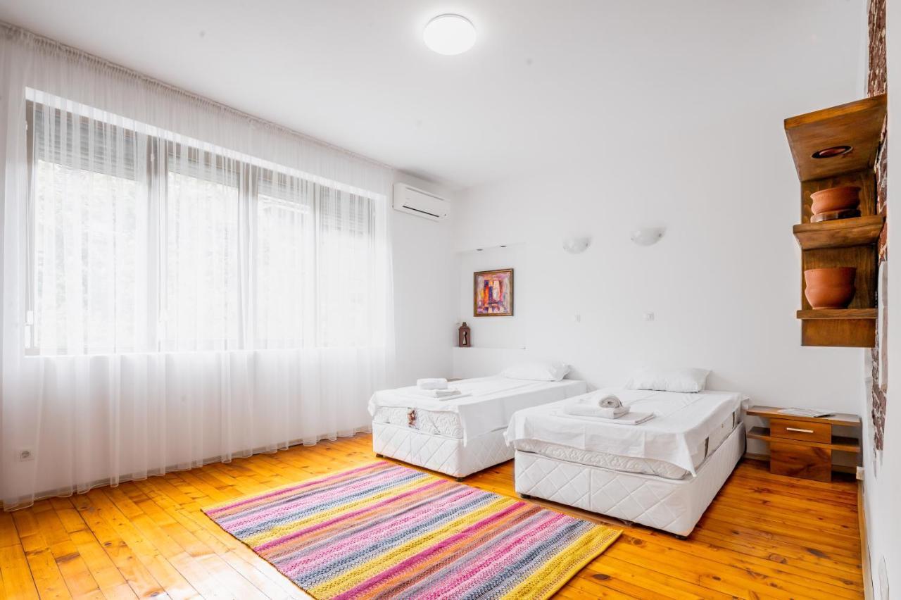 Appartamento Sofia'S Vintage Gem: Spacious 2Bd Flat On Solunska Esterno foto