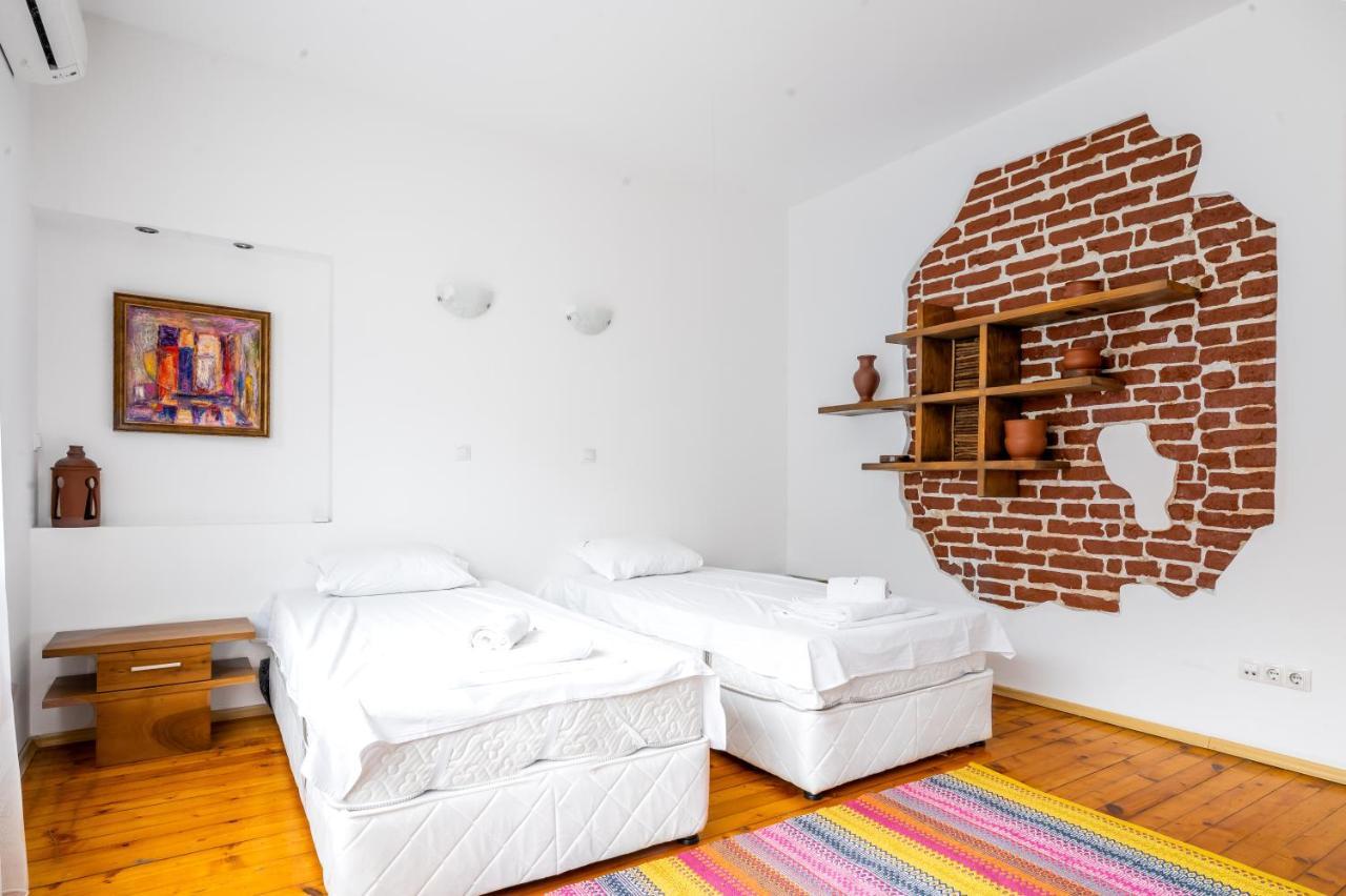 Appartamento Sofia'S Vintage Gem: Spacious 2Bd Flat On Solunska Esterno foto